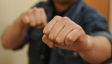 На Закарпатье пациент устроил в больнице драку с врачом: видео инцидента