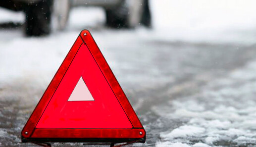 В Киеве в серьезном лобовом ДТП столкнулись грузовик и легковушка: первые подробности и видео