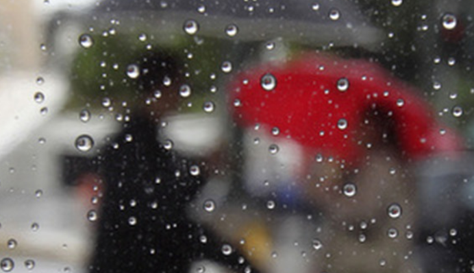 У квітні буде заливати дощами, а на Великдень вдарить холод: детальний прогноз на весну в Україні