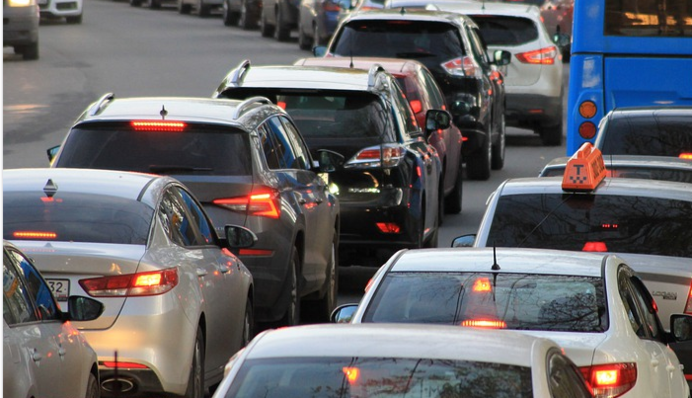 Киев замер в километровых пробках: где не проехать 16 марта