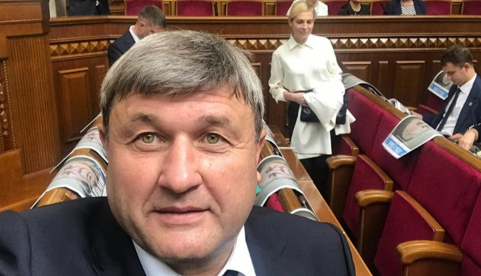 "Слуга народа" засветил в Раде часы по цене квартиры в Киеве: эксклюзивное фото