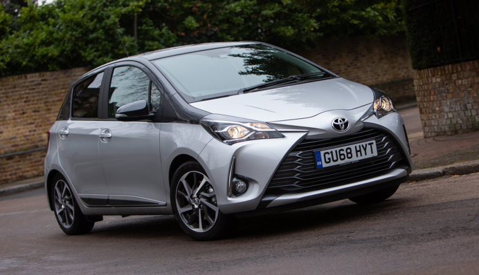 День таксиста 2021: красиві листівки і найкращі привітання у віршах і прозі