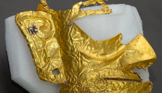 Археологи обнаружили золотую маску в Китае, которой 3 тыс. лет - хранит большую тайну: фото