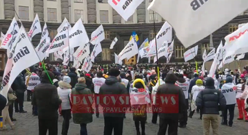 В Киеве предприниматели пикетируют Кабмин и требуют встречи с премьером: видео