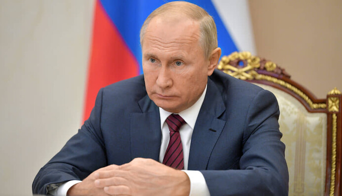 Путин заявил, что вакцинируется от коронавируса: об одной детали он умолчал