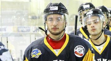 Відсутність льоду - не перешкода: українські хокеїсти провели тренування на асфальті, відео