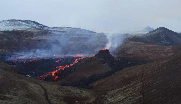 Виверження вулкана в Ісландії: з'явилося потужне відео, зняте з дрона