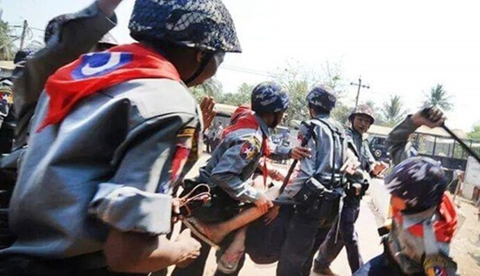 Криваві похорони: у М'янмі силовики відкрили вогонь по траурній процесії