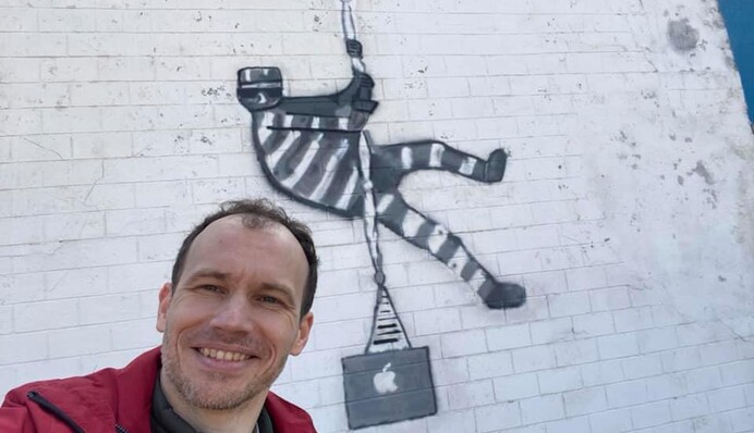 Теперь у нас свой Бэнкси: в Украине пошли на неожиданный шаг ради продажи тюрьмы