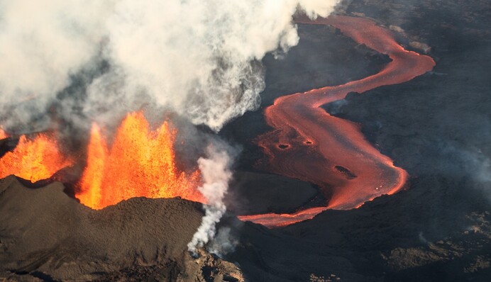 В Ісландії фотограф спалив дрон, намагаючись потрапити всередину вулкана: але мети він досяг
