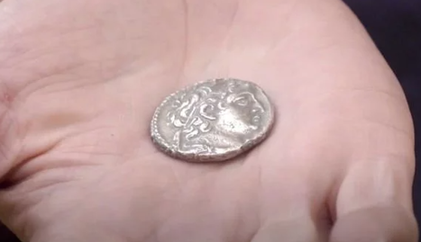 В Иерусалиме нашли монету библейских времен с портретом древнего божества: фото