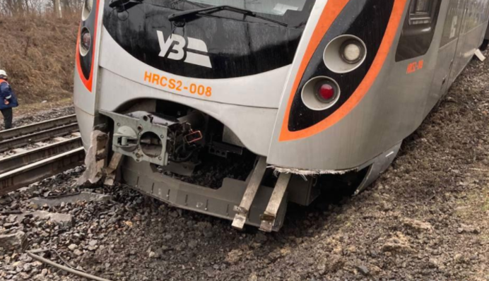 А віз і нині там: аварія Інтерсіті створила багато проблем подорожуючим українцям