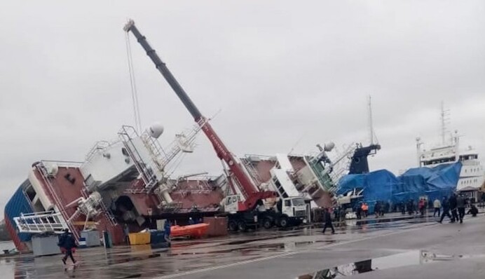 У Росії на заводі сталася корабельна аварія, є постраждалі, фото і відео