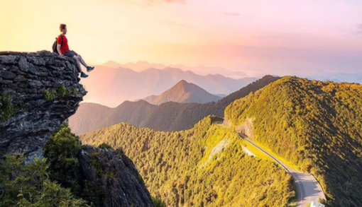 Турист упал с 300-метровой высоты и чудом выжил: фото