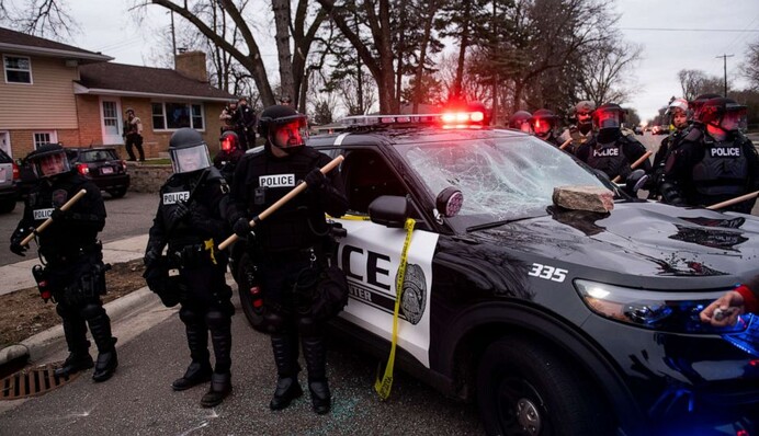 В США вспыхнули масштабные беспорядки после убийства молодого афроамериканца: фото и видео