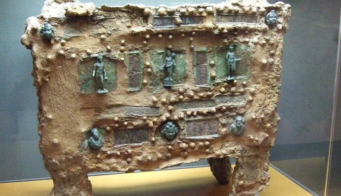 Археологи нашли сейф времен Древнего Рима - в нем хранили драгоценности и документы: фото и видео