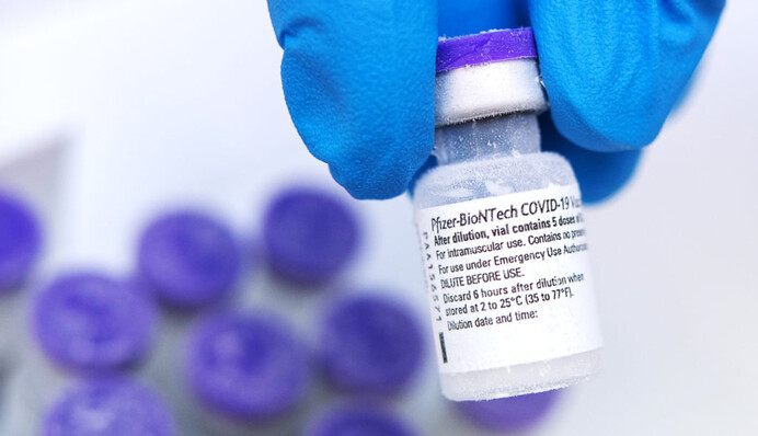 Мобильные бригады просто "зашьются": названа главная проблема с вакцинацией Pfizer в Украине