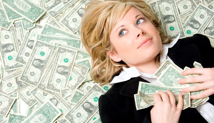 Четыре знака Зодиака любят деньги больше всего - готовы даже пойти по головам