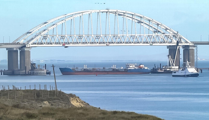 Россия до осени перекрывает Керченский пролив: что говорится в заявлении Минобороны РФ