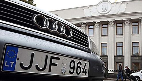 Рада приняла законы о "евробляхах": сколько будет стоить растаможка и как рассчитать новый акциз