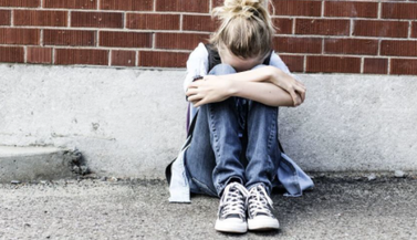 У Луцьку вчительку школи звинувачують в побитті і роздяганні дітей: фото і відео