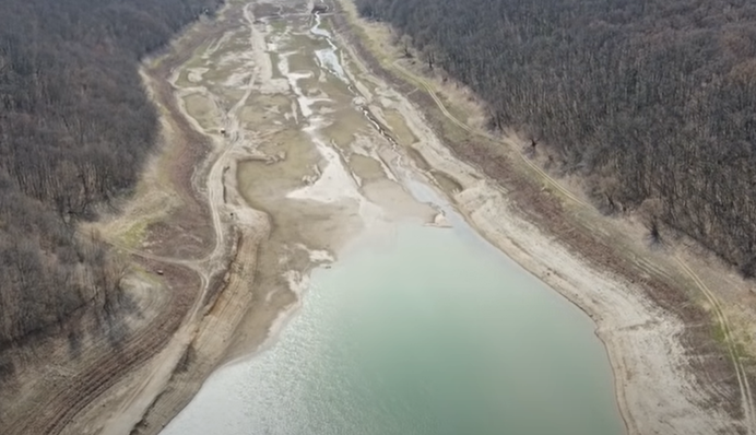 Место славилось своей живописностью: в оккупированном Крыму показали печальное видео высохшего водохранилища