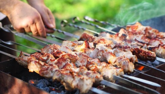 Как собрать мангал из подручных средств: 5 простых лайфхаков