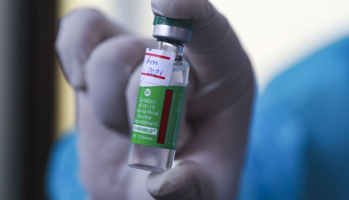 В Киеве женщину парализовало на третий день после прививки CoviShield: что говорят врачи