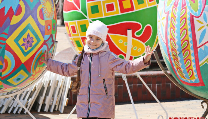 В обласному центрі України з'явилися гігантські яйця: що це буде