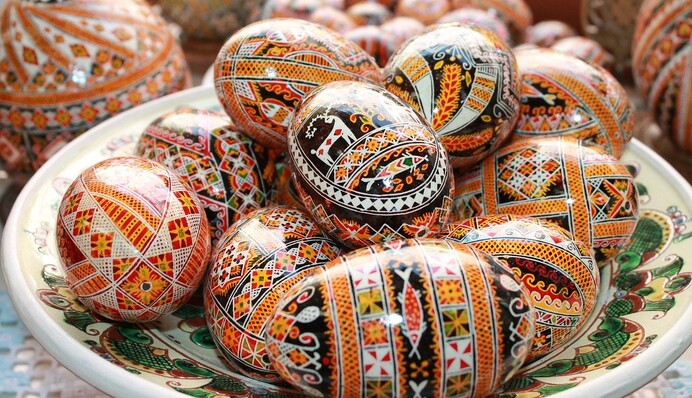 Яйца, паска и хрен: что положат в пасхальные корзинки нардепы