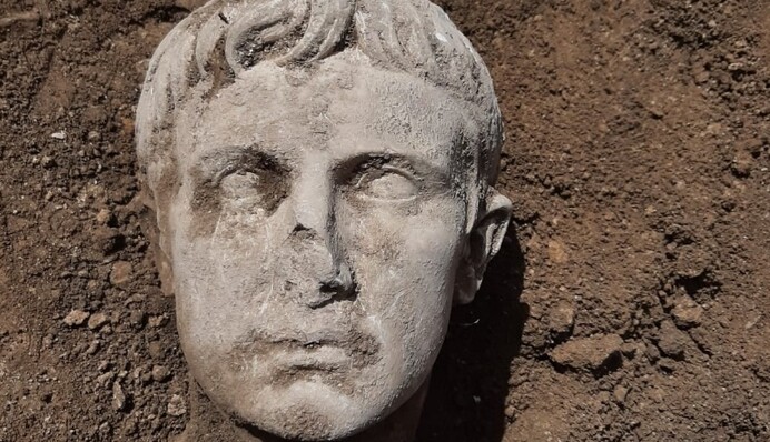 Археологи знайшли в Італії скульптуру знаменитого імператора - проливає світло на минуле: фото