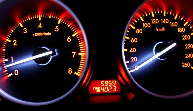 Скільки українці переплачують за авто зі скрученим пробігом: названо суми