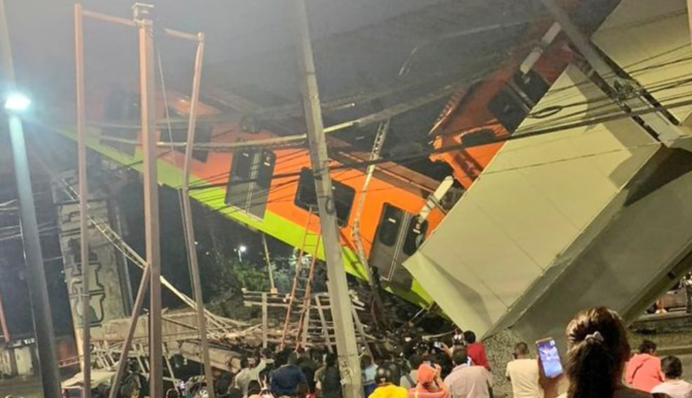 В Мексике обрушился мост вместе с поездом, есть погибшие: жуткий момент попал на видео