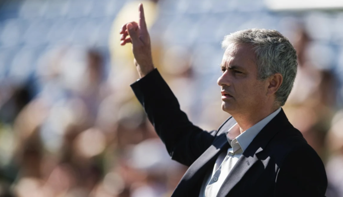 Легендарный тренер Моуринью определился с новым клубом: его выбор оказался неожиданным