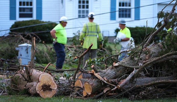 По США пронесся "адский" торнадо - разрушал дома и вырывал деревья: видео