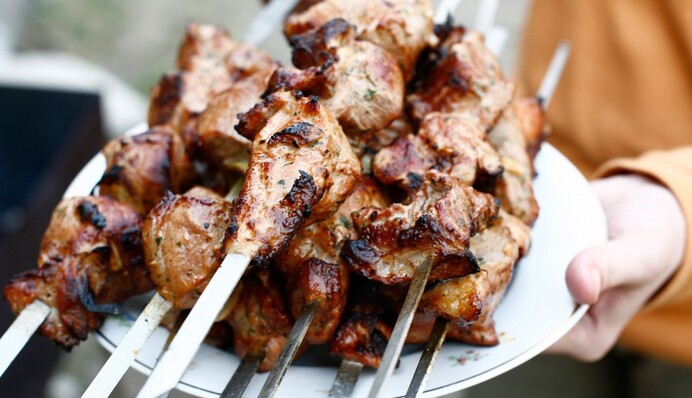 Як посмажити шашлик і не зіпсувати його: п'ять головних правил