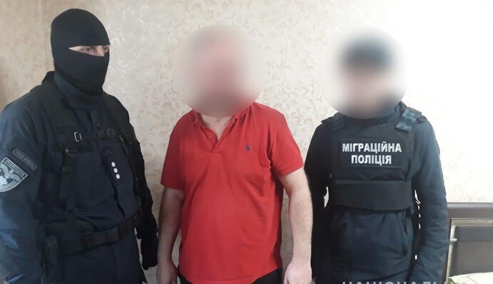 Заробили мільйони на обмані українців: поліція затримала липових роботодавців