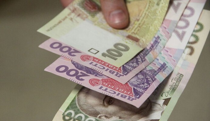 Поборы в школах: омбудсмен посоветовал родителям, что делать