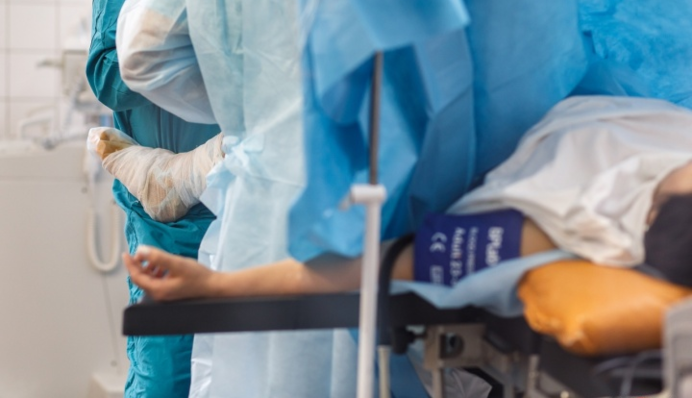 Росіянка покрилася чорними плямами після щеплення 