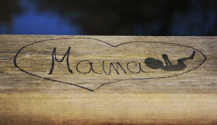 День матери: журналисты Апостроф TV поделились яркими моментами из детства