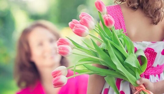 Кращі привітання з Днем матері: красиві листівки і вірші