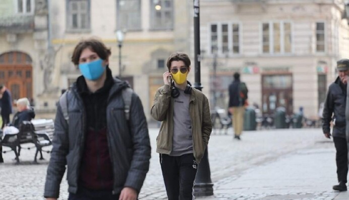 Украина осталась без "красных" зон карантина: какие сейчас запреты в областях