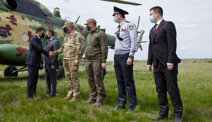 Зеленський із західними дипломатами прибув до Луганської області: фото