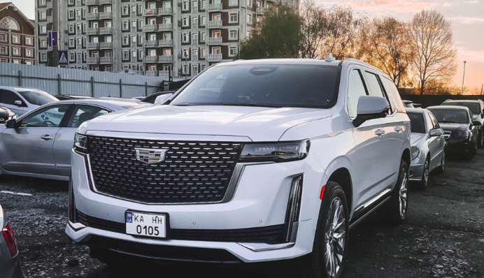 В Киеве засветился новый белоснежный Cadillac Escalade - стоит 4 млн: фото