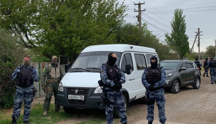 В Крыму оккупанты при обыске расстреляли мужчину - его жена и сын пропали: фото