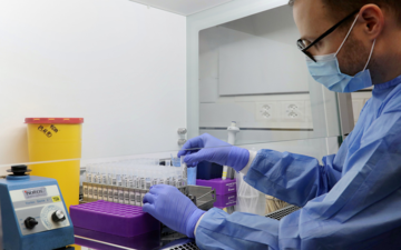 Небезпечний не тільки для літніх людей: академік вказав на важливий нюанс з індійським штамом COVID-19