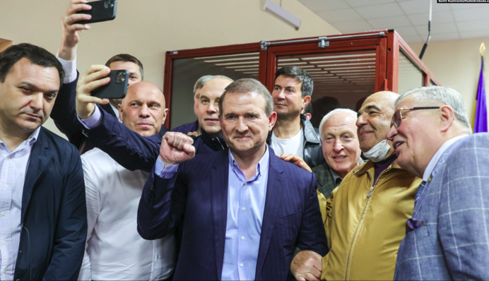 Домашній арешт, Карл: з'явилися влучні фотожаби на суд по Медведчуку