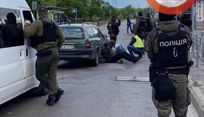 Замішаний співробітник банку: нові фото і деталі зухвалого пограбування в Києві