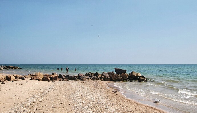 Отдых на Азовском море 2021: куда можно поехать и какие цены