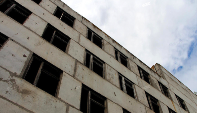 На Буковине произошла жуткая трагедия с маленьким ребенком - пьяная мать сбежала с места: видео